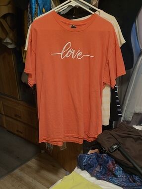 Gildan PinkShort Sleeve T-Shirt